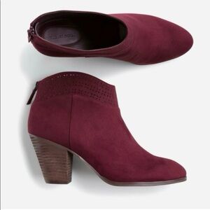Violet & Red Burgundy Jackson Lazer Cut Topline Ankle Boots Size 8.5 NWT